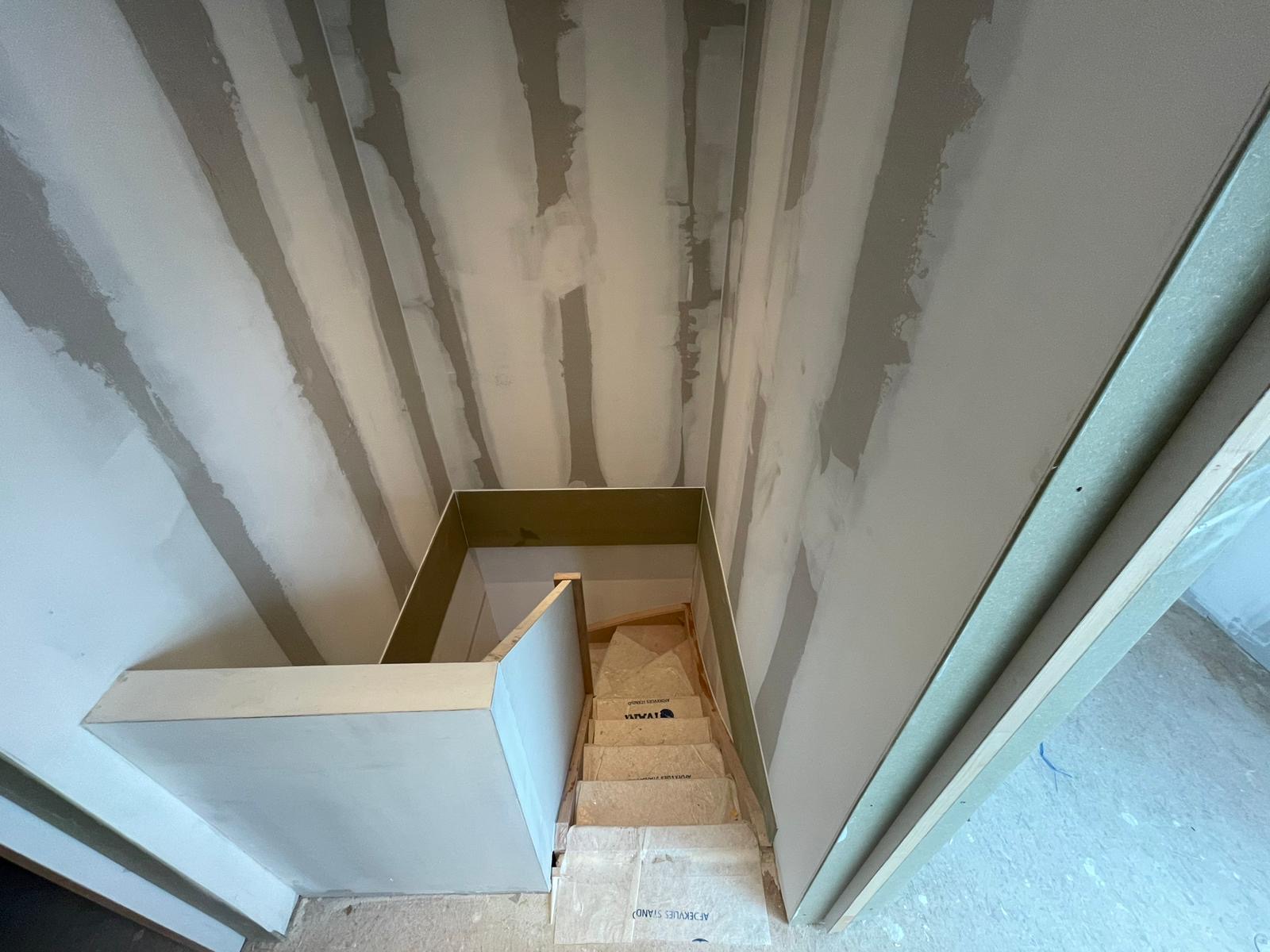 Afgewerkte gyprocwanden en plafonds, voorbeeld 3